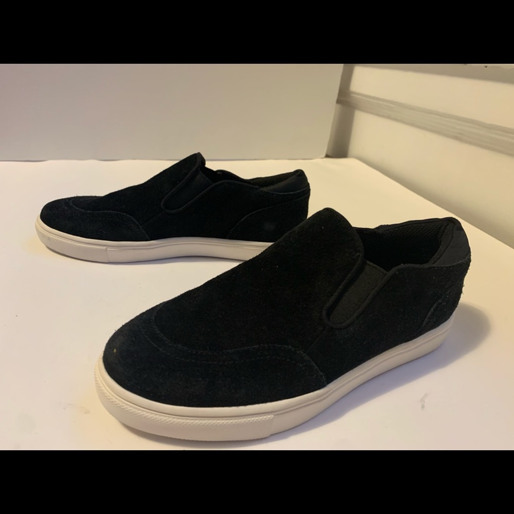 Comfortable black suede sneakers